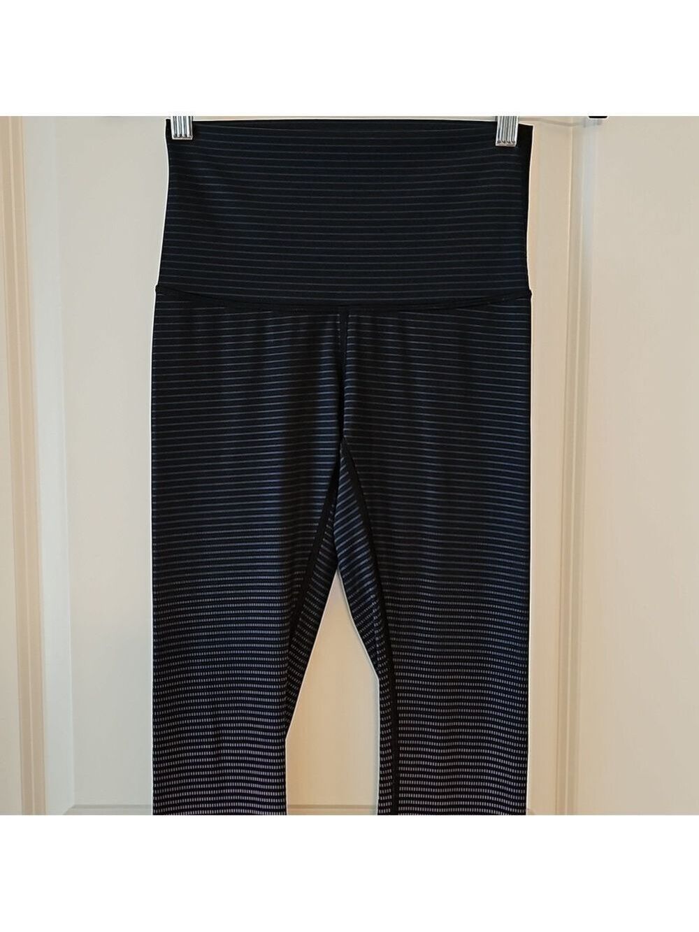 387. Lululemon Wunder Under Pant - Picture 3 of 9